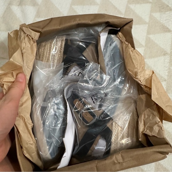 Lucky Brand
Mindra
Women's - Picture 2 of 3